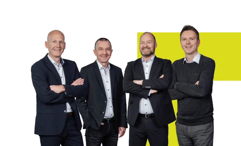 Das Foto zeigt vier Mitarbeiter vom Team Treasury
