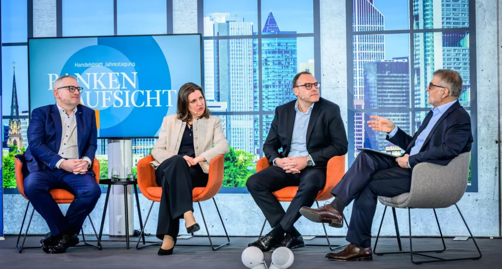 Unser Vorstand Maik Mittelberg in der Diskussion mit Tina Alvarez und Christian Beck