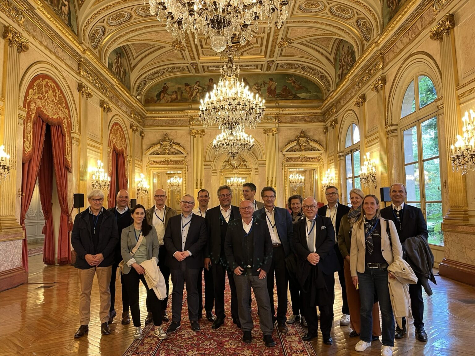 Das Foto zeigt die Wirtschaftsbeiratsmitglieder, Herr Dr. Sutor, Herr Eloy, Herr Mittelberg und Herr Heß in den Räumen der Assemblée Nationale