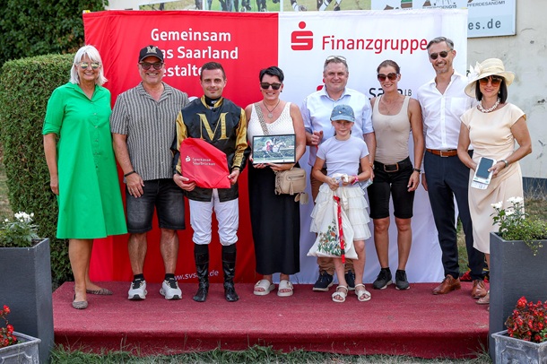 Das Foto zeigt die Siegerehrung mit dem SaarLB-Preis