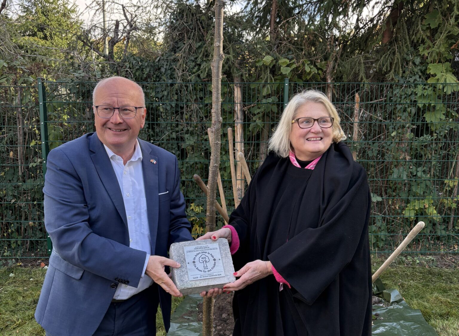 Das Foto zeigt das Mitglied des Vorstandes der SaarLb - Frank Eloy - und die Regionalverbandsdirektorin Dr. Carolin Lehberger